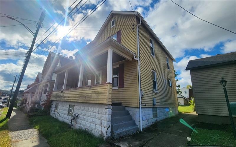 517 Sycamore Street, Vandergrift, 15690, 3 Bedrooms Bedrooms, 7 Rooms Rooms,1 BathroomBathrooms,Residential,For Sale,Sycamore Street,1725366