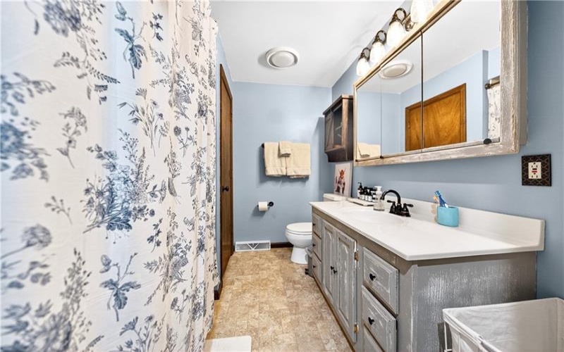 420 Kennedy Road, Charleroi, 15022, 4 Bedrooms Bedrooms, 10 Rooms Rooms,2 BathroomsBathrooms,Residential,For Sale,Kennedy Road,1725386