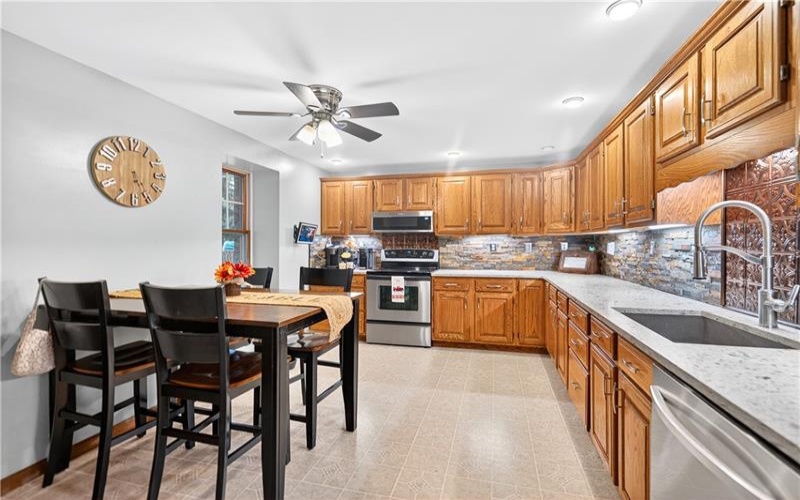 420 Kennedy Road, Charleroi, 15022, 4 Bedrooms Bedrooms, 10 Rooms Rooms,2 BathroomsBathrooms,Residential,For Sale,Kennedy Road,1725386