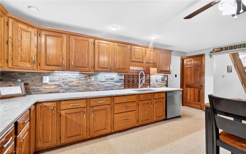 420 Kennedy Road, Charleroi, 15022, 4 Bedrooms Bedrooms, 10 Rooms Rooms,2 BathroomsBathrooms,Residential,For Sale,Kennedy Road,1725386
