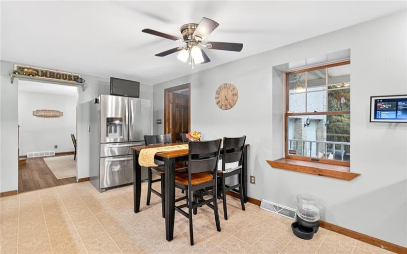 420 Kennedy Road, Charleroi, 15022, 4 Bedrooms Bedrooms, 10 Rooms Rooms,2 BathroomsBathrooms,Residential,For Sale,Kennedy Road,1725386