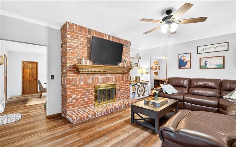 420 Kennedy Road, Charleroi, 15022, 4 Bedrooms Bedrooms, 10 Rooms Rooms,2 BathroomsBathrooms,Residential,For Sale,Kennedy Road,1725386