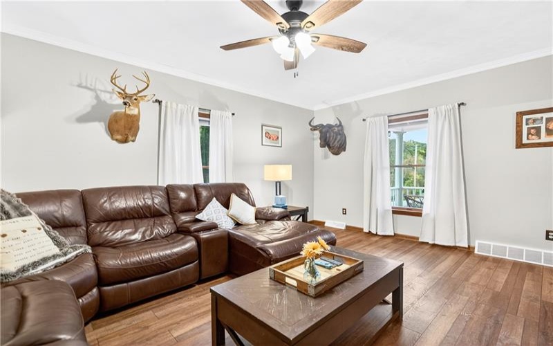 420 Kennedy Road, Charleroi, 15022, 4 Bedrooms Bedrooms, 10 Rooms Rooms,2 BathroomsBathrooms,Residential,For Sale,Kennedy Road,1725386