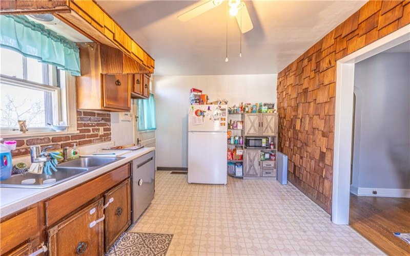 190 Dixon Blvd, Uniontown, 15401, 5 Bedrooms Bedrooms, ,2 BathroomsBathrooms,Residential,For Sale,Dixon Blvd,1744844