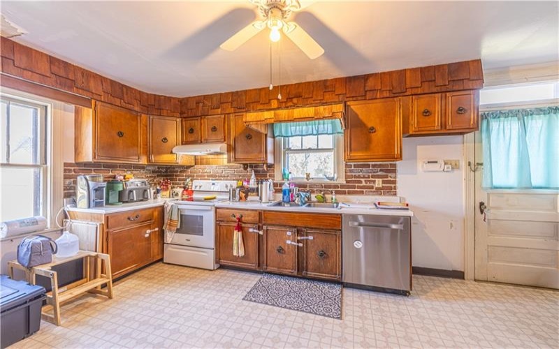 190 Dixon Blvd, Uniontown, 15401, 5 Bedrooms Bedrooms, ,2 BathroomsBathrooms,Residential,For Sale,Dixon Blvd,1744844