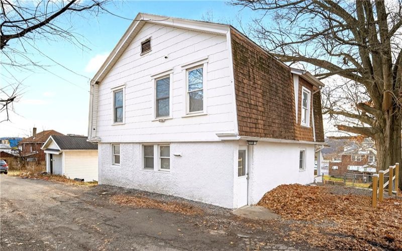 1320 WOODMONT AVENUE, New Kensington, 15068, 3 Bedrooms Bedrooms, 7 Rooms Rooms,1 BathroomBathrooms,Residential,For Sale,WOODMONT AVENUE,1736394