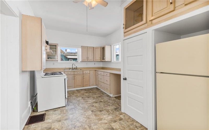 1206 Summerlea Ave, Washington, 15301, 3 Bedrooms Bedrooms, 11 Rooms Rooms,1 BathroomBathrooms,Residential,For Sale,Summerlea Ave,1739702