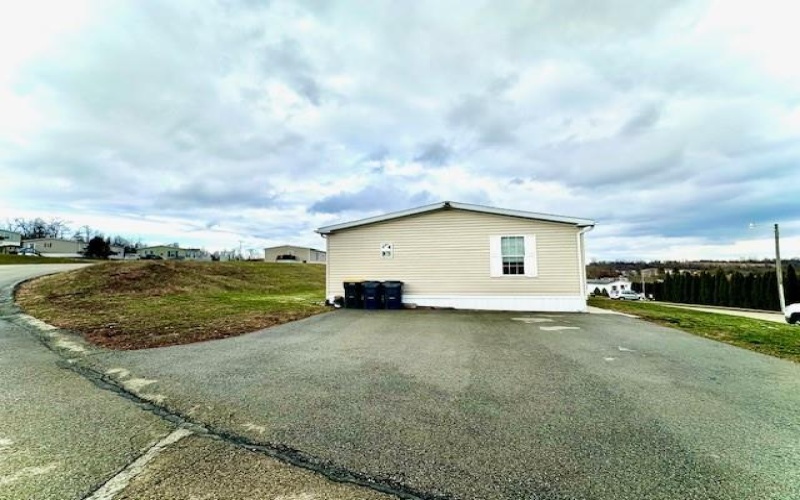 203 Knight Dr, Rostraver Township, 15012, 3 Bedrooms Bedrooms, ,2 BathroomsBathrooms,Residential,For Sale,Knight Dr,1739773