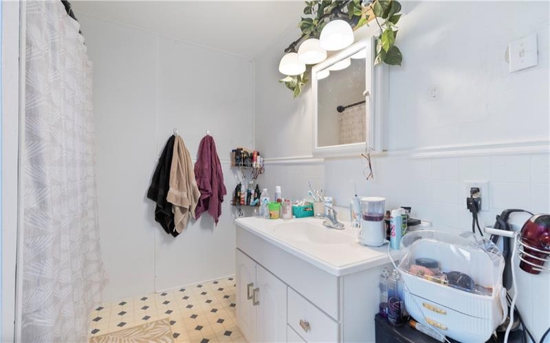 11 Knox Ave, Monessen, 15062, 3 Bedrooms Bedrooms, 9 Rooms Rooms,1 BathroomBathrooms,Residential,For Sale,Knox Ave,1745026