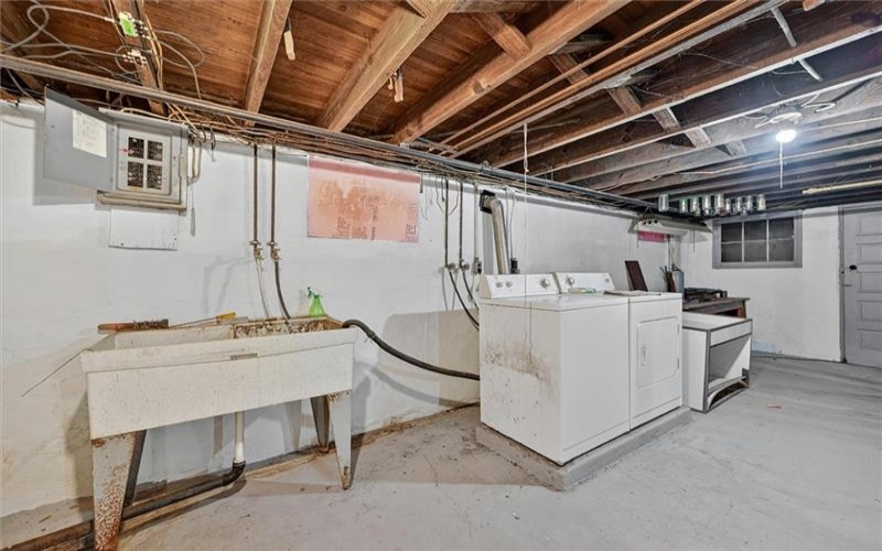1824 Jefferson Ave, Washington, 15301, 3 Bedrooms Bedrooms, 7 Rooms Rooms,1 BathroomBathrooms,Residential,For Sale,Jefferson Ave,1745069