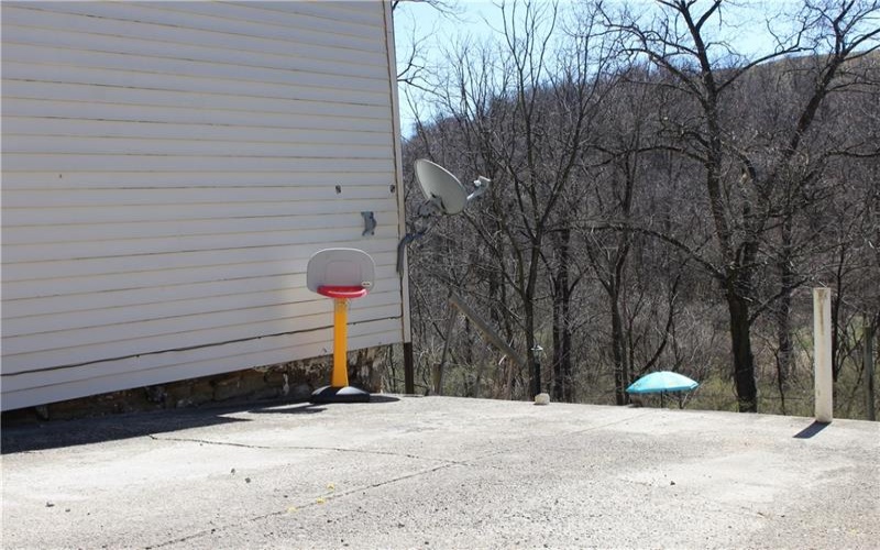 283 Duck Hollow Road, Uniontown, 15401, 2 Bedrooms Bedrooms, 5 Rooms Rooms,2 BathroomsBathrooms,Residential,For Sale,Duck Hollow Road,1745092