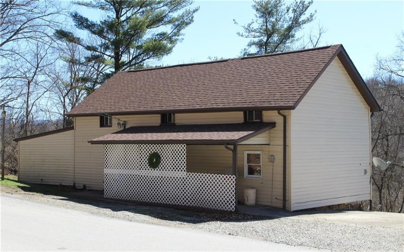283 Duck Hollow Road, Uniontown, 15401, 2 Bedrooms Bedrooms, 5 Rooms Rooms,2 BathroomsBathrooms,Residential,For Sale,Duck Hollow Road,1745092
