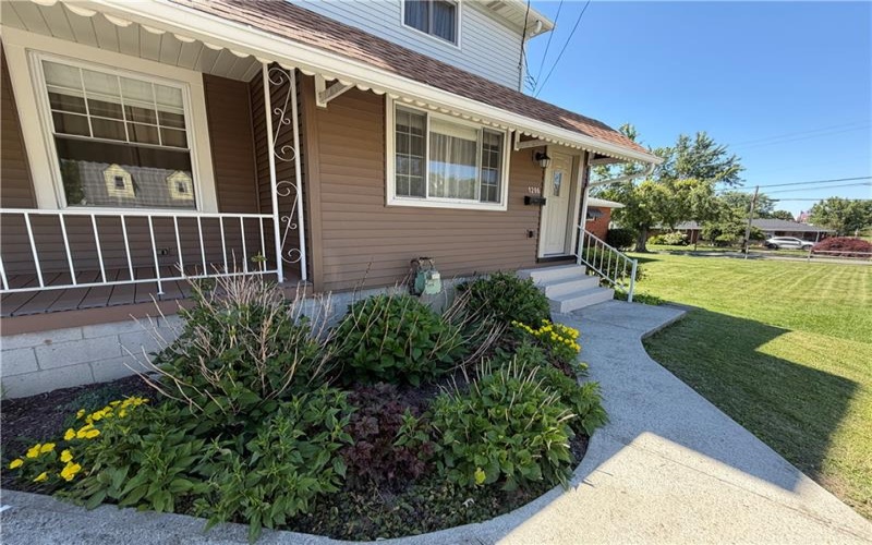 1206 Chestnut St, Connellsville, 15425, 6 Bedrooms Bedrooms, 13 Rooms Rooms,2 BathroomsBathrooms,Residential,For Sale,Chestnut St,1745143