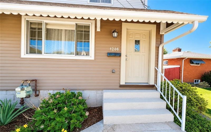 1206 Chestnut St, Connellsville, 15425, 6 Bedrooms Bedrooms, 13 Rooms Rooms,2 BathroomsBathrooms,Residential,For Sale,Chestnut St,1745143