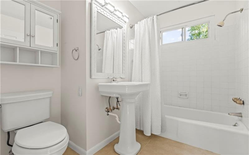 106 Stratford Drive, McMurray, 15317, 3 Bedrooms Bedrooms, 10 Rooms Rooms,3 BathroomsBathrooms,Residential,For Sale,Stratford Drive,1726047