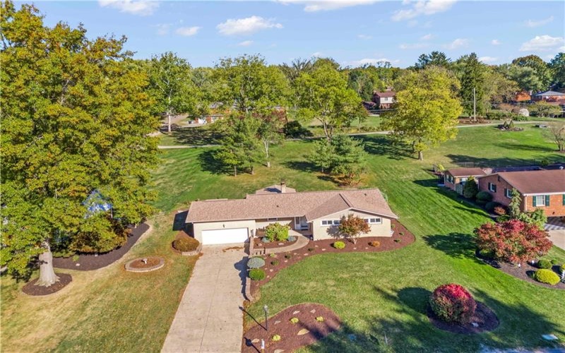 106 Stratford Drive, McMurray, 15317, 3 Bedrooms Bedrooms, 10 Rooms Rooms,3 BathroomsBathrooms,Residential,For Sale,Stratford Drive,1726047