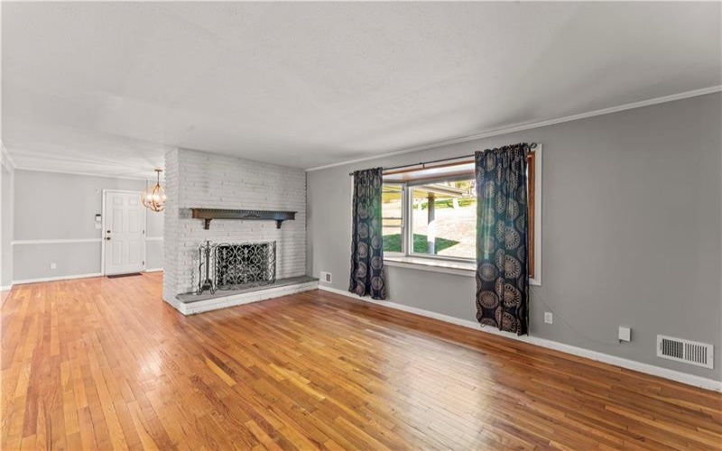106 Stratford Drive, McMurray, 15317, 3 Bedrooms Bedrooms, 10 Rooms Rooms,3 BathroomsBathrooms,Residential,For Sale,Stratford Drive,1726047
