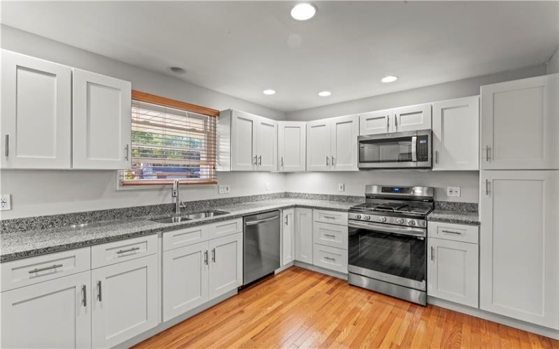 106 Stratford Drive, McMurray, 15317, 3 Bedrooms Bedrooms, 10 Rooms Rooms,3 BathroomsBathrooms,Residential,For Sale,Stratford Drive,1726047