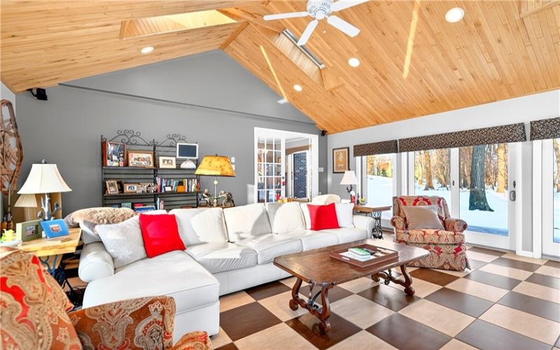 1738 Snowfield Drive, Somerset, 15502, 4 Bedrooms Bedrooms, 8 Rooms Rooms,2.1 BathroomsBathrooms,Residential,For Sale,Snowfield Drive,1739938