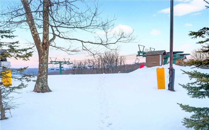 1738 Snowfield Drive, Somerset, 15502, 4 Bedrooms Bedrooms, 8 Rooms Rooms,2.1 BathroomsBathrooms,Residential,For Sale,Snowfield Drive,1739938