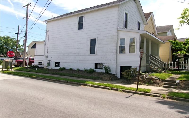 439 Longfellow Street, Vandergrift, 15690, 3 Bedrooms Bedrooms, 8 Rooms Rooms,1.1 BathroomsBathrooms,Residential,For Sale,Longfellow Street,1726160