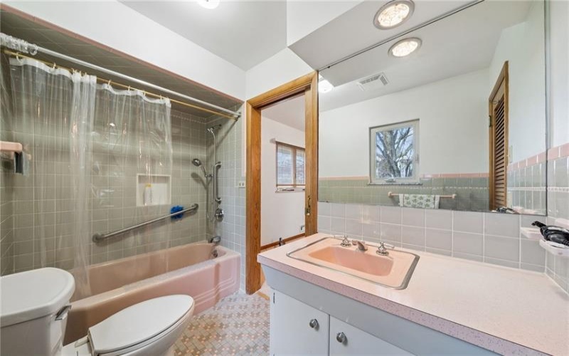 204 LIBERTY, ROSTRAVER TWP, 15012, 4 Bedrooms Bedrooms, 14 Rooms Rooms,3 BathroomsBathrooms,Residential,For Sale,LIBERTY,1747379