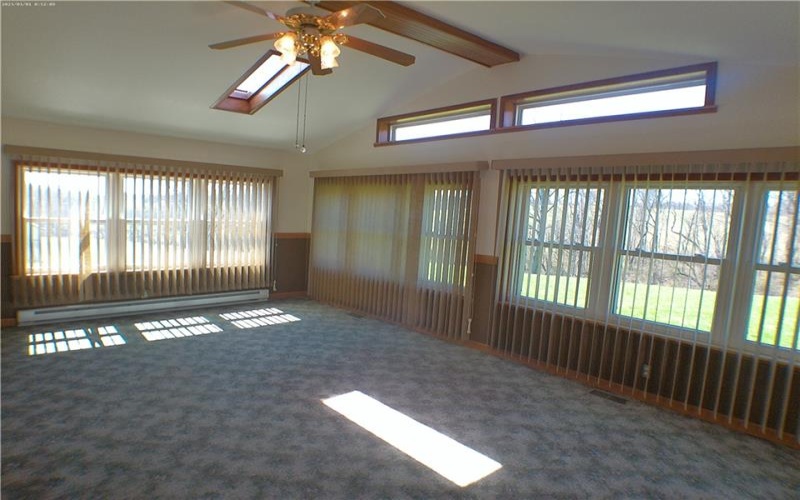 107 HUNTING HILLS ROAD, DILLINER, 15327, 3 Bedrooms Bedrooms, 12 Rooms Rooms,3.1 BathroomsBathrooms,Residential,For Sale,HUNTING HILLS ROAD,1742782