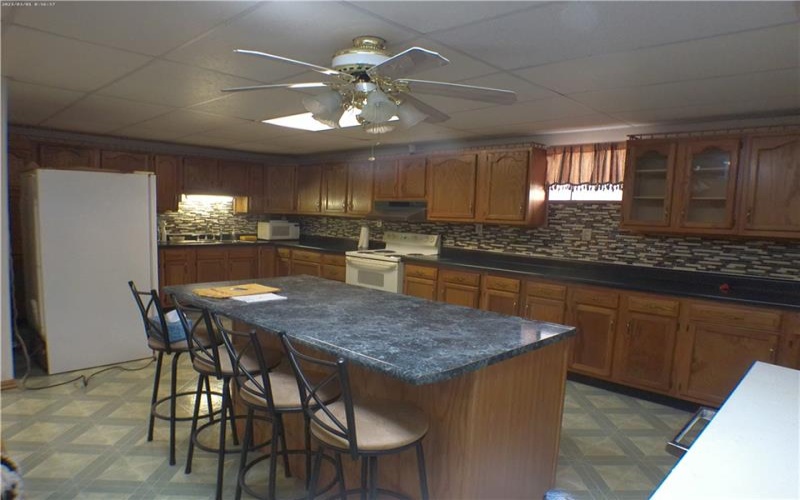 107 HUNTING HILLS ROAD, DILLINER, 15327, 3 Bedrooms Bedrooms, 12 Rooms Rooms,3.1 BathroomsBathrooms,Residential,For Sale,HUNTING HILLS ROAD,1742782
