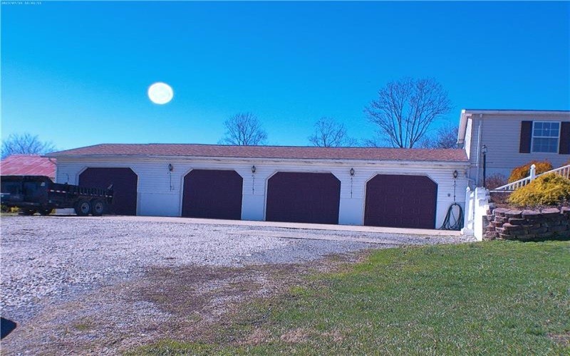 107 HUNTING HILLS ROAD, DILLINER, 15327, 3 Bedrooms Bedrooms, 12 Rooms Rooms,3.1 BathroomsBathrooms,Residential,For Sale,HUNTING HILLS ROAD,1742782