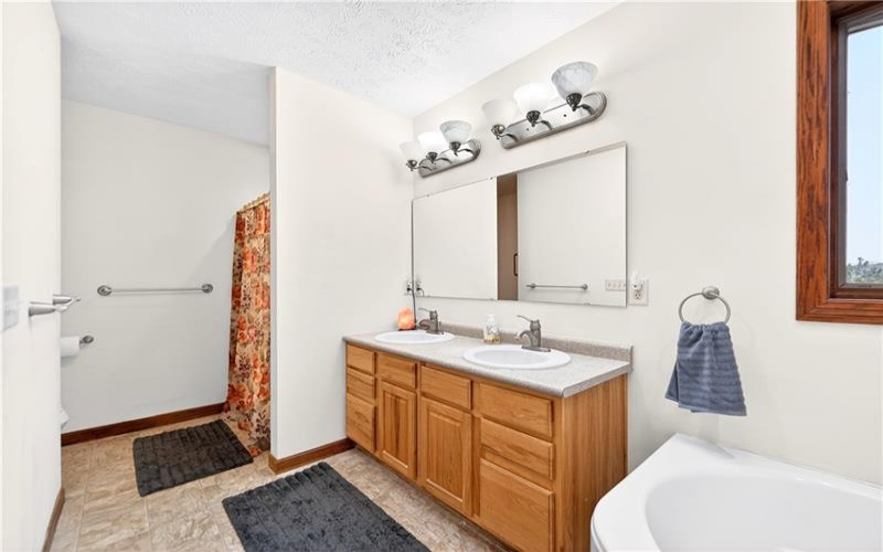 220 Main Rd, West Alexander, 15376, 4 Bedrooms Bedrooms, 8 Rooms Rooms,2.1 BathroomsBathrooms,Residential,For Sale,Main Rd,1740014