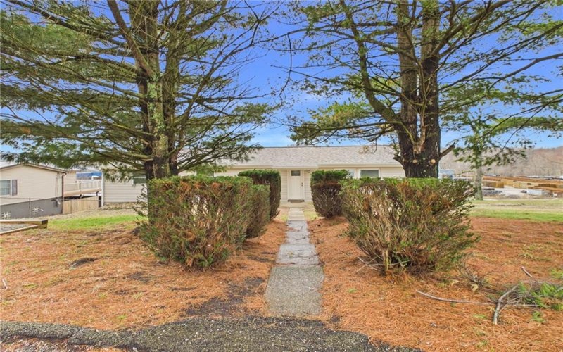 909 1st St, New Salem, 15468, 3 Bedrooms Bedrooms, 7 Rooms Rooms,2.1 BathroomsBathrooms,Residential,For Sale,1st St,1742795