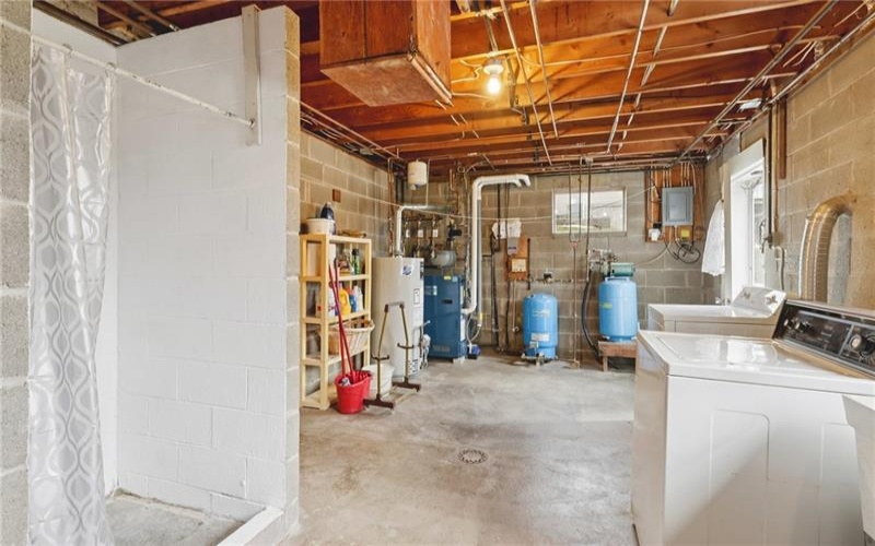 3492 Route 40, Washington, 15301, 4 Bedrooms Bedrooms, 10 Rooms Rooms,1.2 BathroomsBathrooms,Residential,For Sale,Route 40,1740087