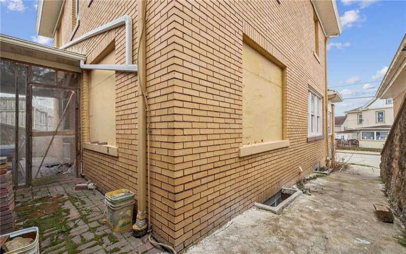701 Cowan Ave, Jeannette, 15644, 4 Bedrooms Bedrooms, 11 Rooms Rooms,1.1 BathroomsBathrooms,Residential,For Sale,Cowan Ave,1747522