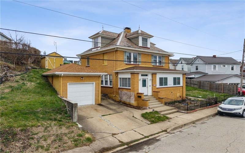 701 Cowan Ave, Jeannette, 15644, 4 Bedrooms Bedrooms, 11 Rooms Rooms,1.1 BathroomsBathrooms,Residential,For Sale,Cowan Ave,1747522