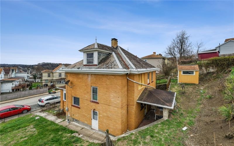 701 Cowan Ave, Jeannette, 15644, 4 Bedrooms Bedrooms, 11 Rooms Rooms,1.1 BathroomsBathrooms,Residential,For Sale,Cowan Ave,1747522
