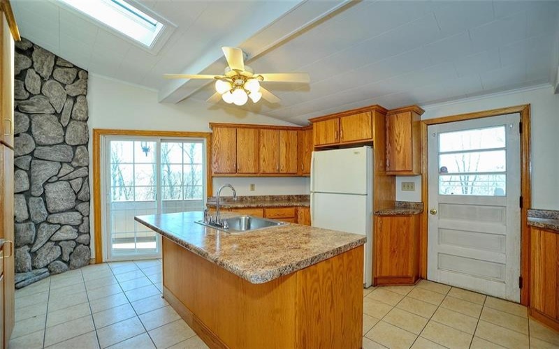 28 Dire Drive, Hickory, 15340, 3 Bedrooms Bedrooms, 10 Rooms Rooms,2.1 BathroomsBathrooms,Residential,For Sale,Dire Drive,1747545