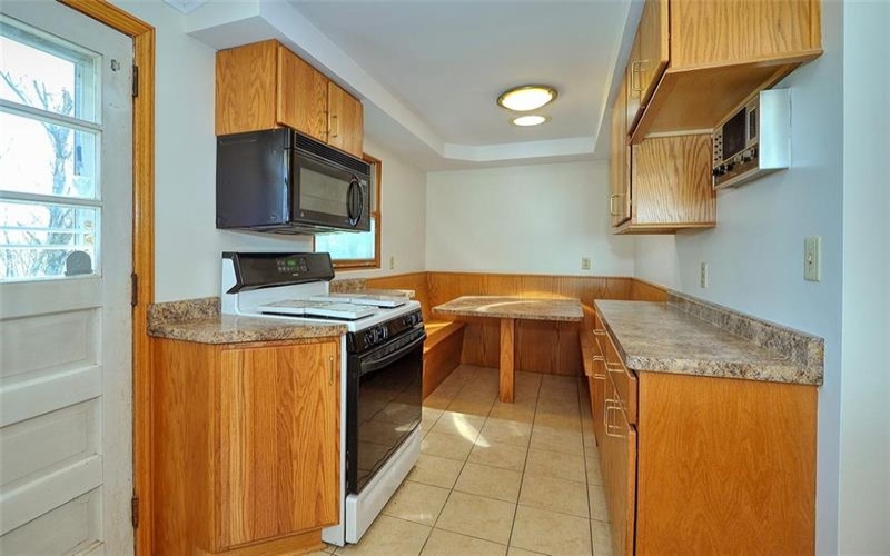 28 Dire Drive, Hickory, 15340, 3 Bedrooms Bedrooms, 10 Rooms Rooms,2.1 BathroomsBathrooms,Residential,For Sale,Dire Drive,1747545