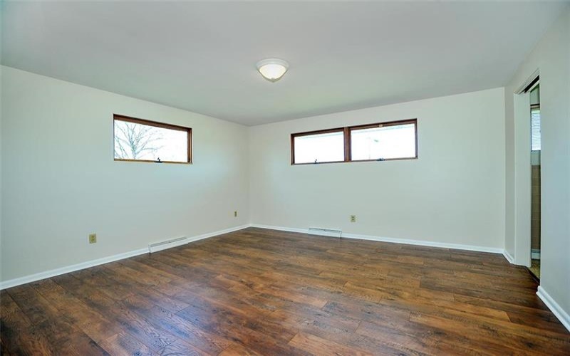 28 Dire Drive, Hickory, 15340, 3 Bedrooms Bedrooms, 10 Rooms Rooms,2.1 BathroomsBathrooms,Residential,For Sale,Dire Drive,1747545