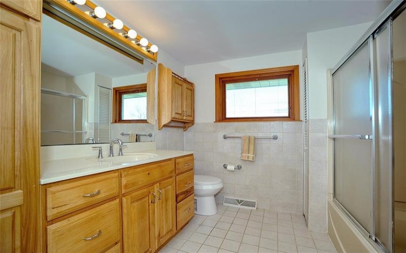 28 Dire Drive, Hickory, 15340, 3 Bedrooms Bedrooms, 10 Rooms Rooms,2.1 BathroomsBathrooms,Residential,For Sale,Dire Drive,1747545