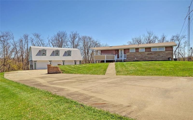 28 Dire Drive, Hickory, 15340, 3 Bedrooms Bedrooms, 10 Rooms Rooms,2.1 BathroomsBathrooms,Residential,For Sale,Dire Drive,1747545