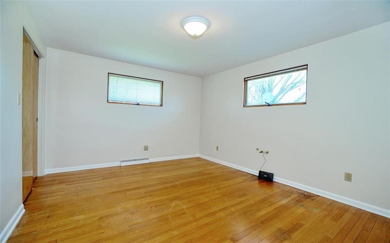 28 Dire Drive, Hickory, 15340, 3 Bedrooms Bedrooms, 10 Rooms Rooms,2.1 BathroomsBathrooms,Residential,For Sale,Dire Drive,1747545