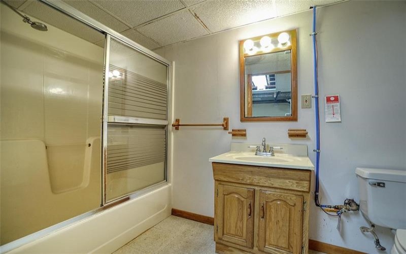 28 Dire Drive, Hickory, 15340, 3 Bedrooms Bedrooms, 10 Rooms Rooms,2.1 BathroomsBathrooms,Residential,For Sale,Dire Drive,1747545