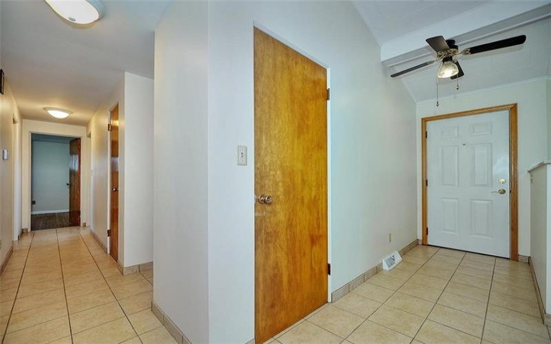 28 Dire Drive, Hickory, 15340, 3 Bedrooms Bedrooms, 10 Rooms Rooms,2.1 BathroomsBathrooms,Residential,For Sale,Dire Drive,1747545
