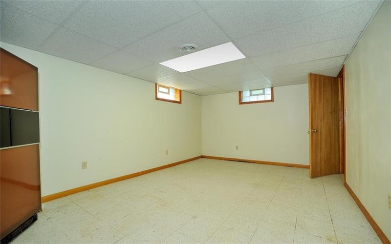28 Dire Drive, Hickory, 15340, 3 Bedrooms Bedrooms, 10 Rooms Rooms,2.1 BathroomsBathrooms,Residential,For Sale,Dire Drive,1747545