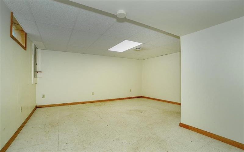 28 Dire Drive, Hickory, 15340, 3 Bedrooms Bedrooms, 10 Rooms Rooms,2.1 BathroomsBathrooms,Residential,For Sale,Dire Drive,1747545