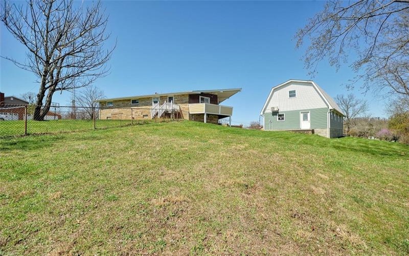 28 Dire Drive, Hickory, 15340, 3 Bedrooms Bedrooms, 10 Rooms Rooms,2.1 BathroomsBathrooms,Residential,For Sale,Dire Drive,1747545