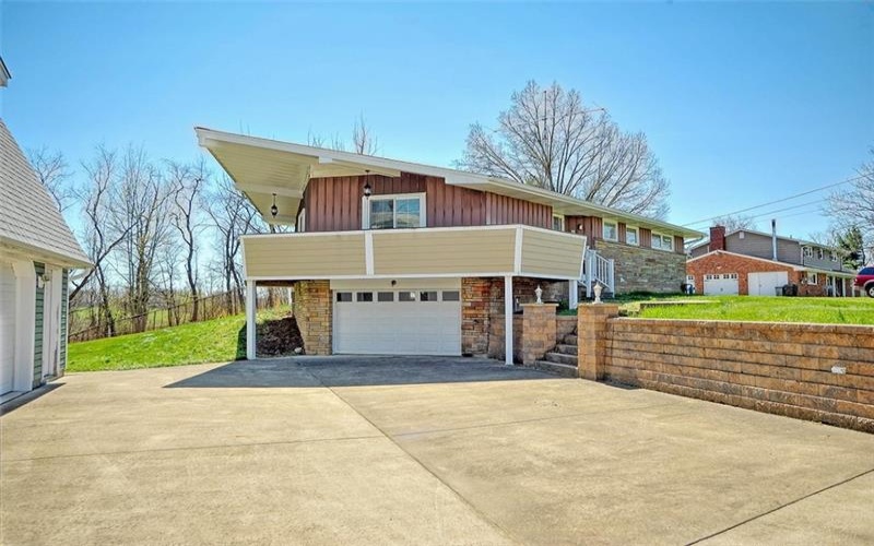 28 Dire Drive, Hickory, 15340, 3 Bedrooms Bedrooms, 10 Rooms Rooms,2.1 BathroomsBathrooms,Residential,For Sale,Dire Drive,1747545
