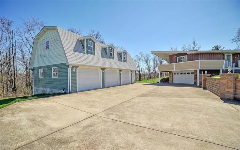 28 Dire Drive, Hickory, 15340, 3 Bedrooms Bedrooms, 10 Rooms Rooms,2.1 BathroomsBathrooms,Residential,For Sale,Dire Drive,1747545