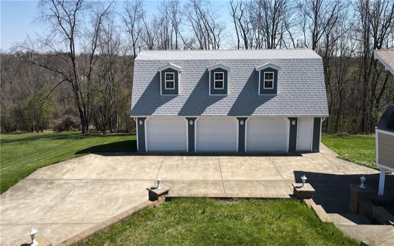 28 Dire Drive, Hickory, 15340, 3 Bedrooms Bedrooms, 10 Rooms Rooms,2.1 BathroomsBathrooms,Residential,For Sale,Dire Drive,1747545