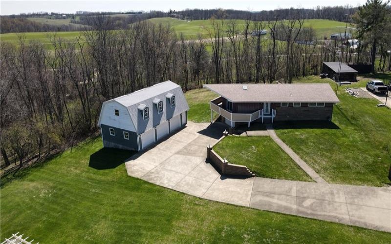 28 Dire Drive, Hickory, 15340, 3 Bedrooms Bedrooms, 10 Rooms Rooms,2.1 BathroomsBathrooms,Residential,For Sale,Dire Drive,1747545